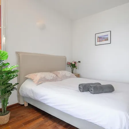 Proche Monaco, Vue Et Acces A La *