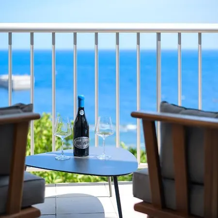 Proche Monaco, Vue Et Acces A La Saint-Antoine (Alpes-Maritimes)